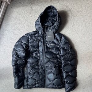 PEAK PERFORMANCE NWT Women’s Helium Down Hood Jacket